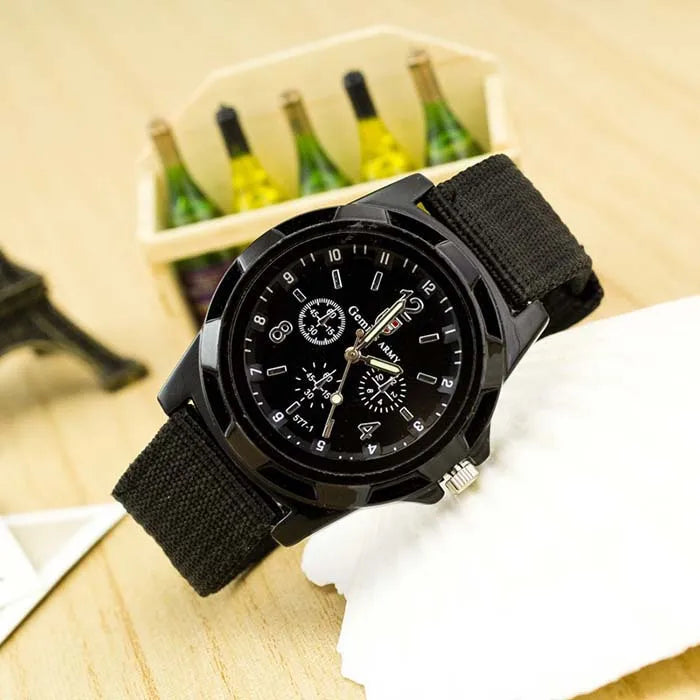 Reloj pulsera analógico con correa de lona militar