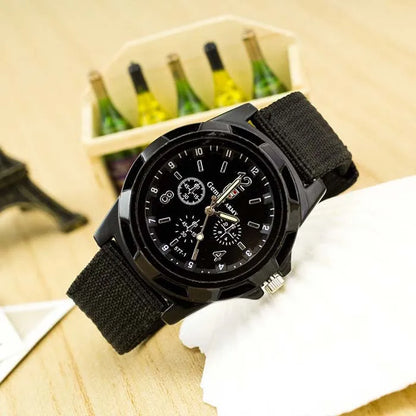 Reloj pulsera analógico con correa de lona militar