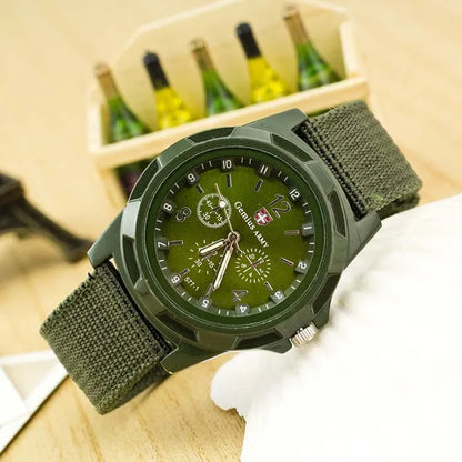 Reloj pulsera analógico con correa de lona militar