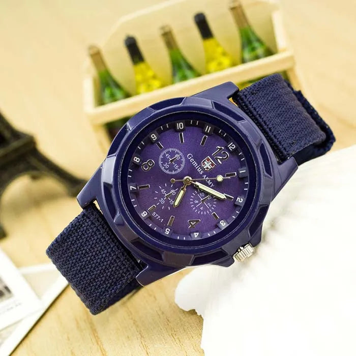 Reloj pulsera analógico con correa de lona militar