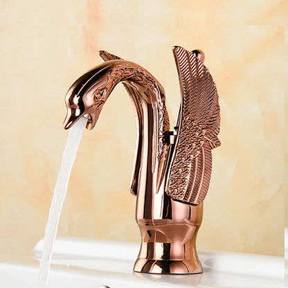 LLave con diseño para lavamanos. Diseño de cisne de cobre de lujo.