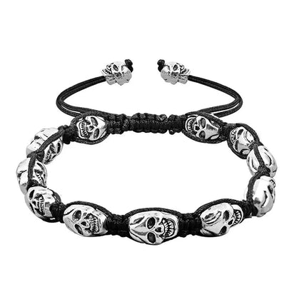 Pulsera tejida, con calaveras sonrientes plateadas