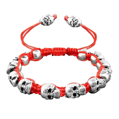 Pulsera tejida, con calaveras sonrientes plateadas