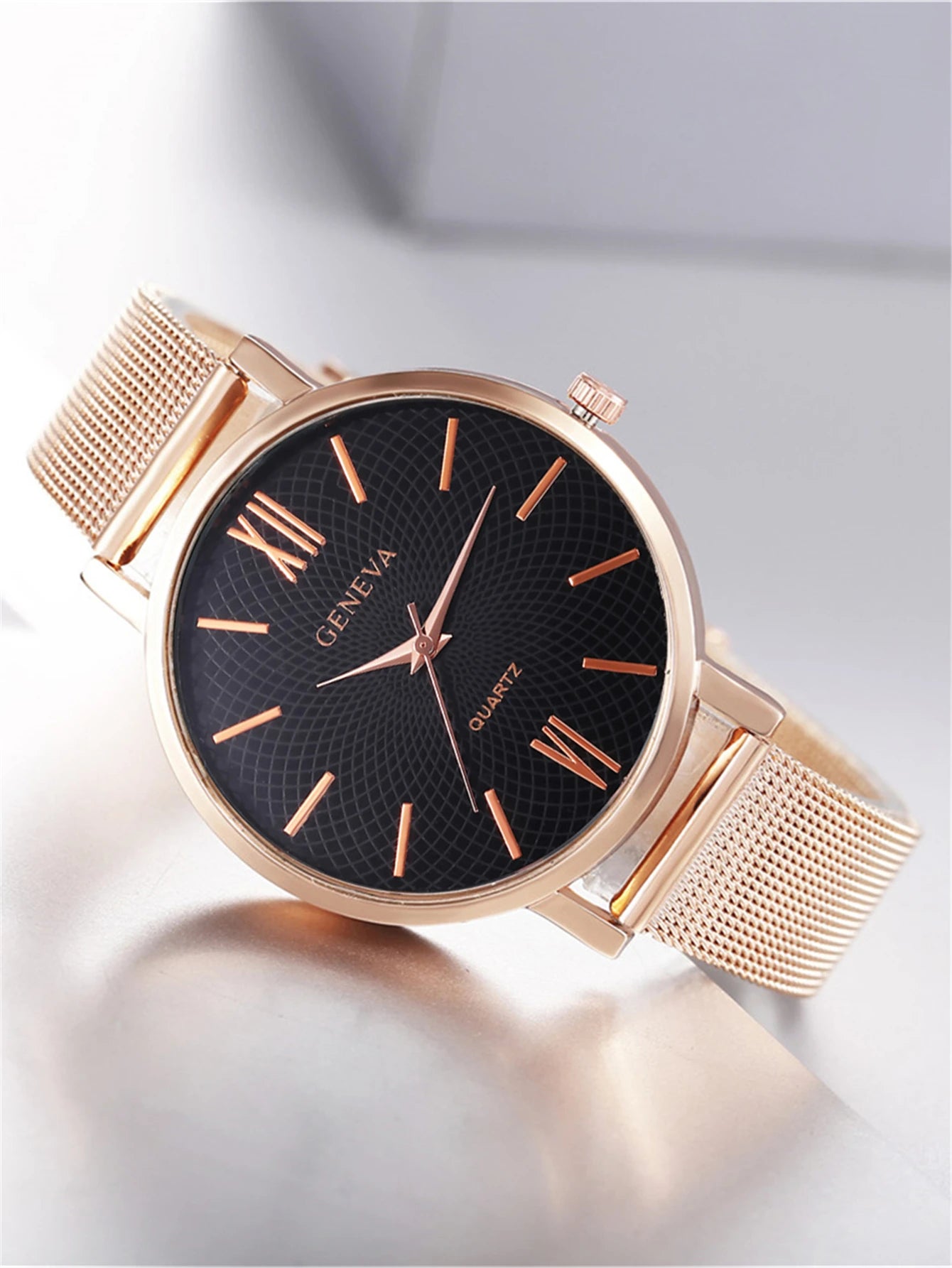 Reloj de pulsera sencillo a la moda para mujer. Casual y elegante.