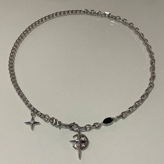 collar con colgante de estrella y Luna